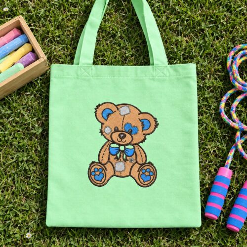 Diseño de bordado de osito de peluche con parches, bordado en una bolsa de tela