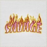 Diseño de bordado de la palabra Savage en llamas