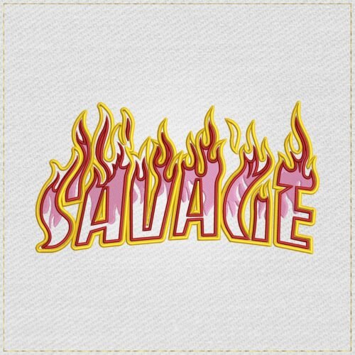 Diseño de bordado de la palabra Savage en llamas