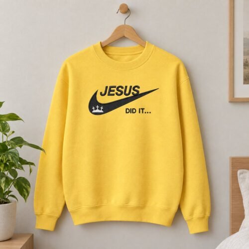 Diseño bordado "Jesus Did It Swoosh" bordado en la parte delantera de una sudadera de cuello redondo.