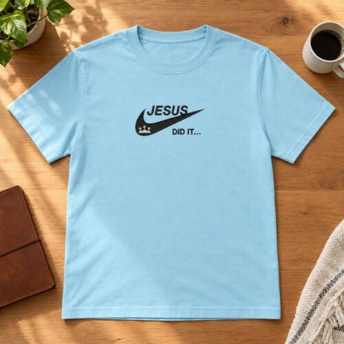 Diseño de bordado "Jesus Did It Swoosh" bordado en una camiseta.