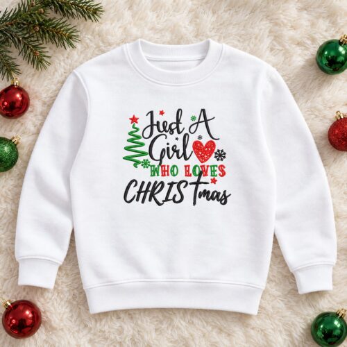Diseño de bordado "Just a Girl Who Loves Christmas" (Solo una niña que ama la Navidad) bordado en una sudadera infantil.