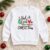 Diseño de bordado "Just a Girl Who Loves Christmas" (Solo una niña que ama la Navidad) bordado en una sudadera infantil.