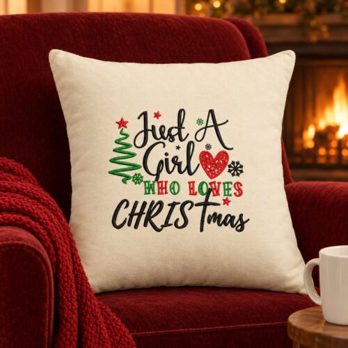 Diseño de bordado "Just a Girl Who Loves Christmas" bordado en un cojín decorativo.