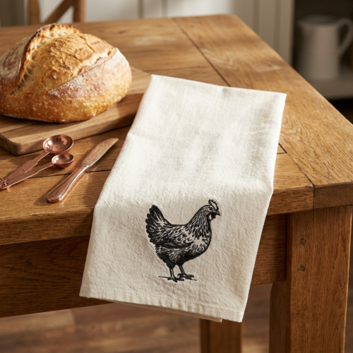 Boceto de gallina rústica de granja_3 Rustic Farmhouse Hen Sketch - mockup_3 embroidery design variant