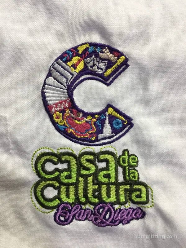 Logo digitizing for machine embroidery design showcasing "casa de la cultura" logo
